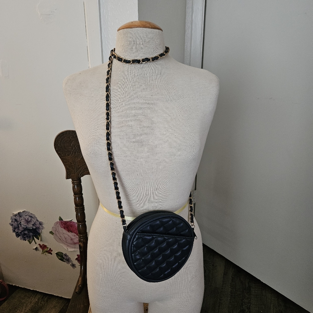 VTG WALBORG Round Quilted Chain Leather Crossbody Gold Hardwared Dark Blue EUC